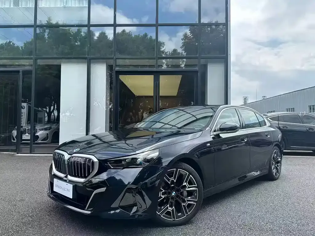 BMW 5 Series — фото 1