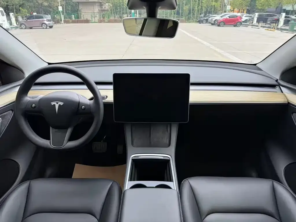 Tesla Model Y — фото 3