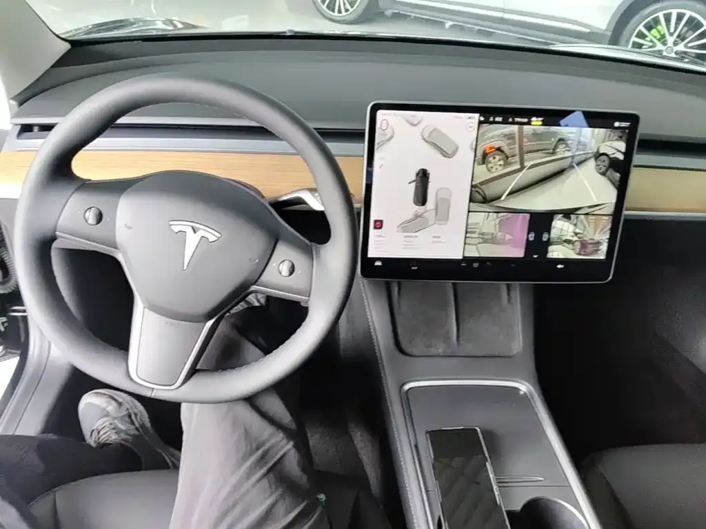 Tesla Model 3 — фото 4