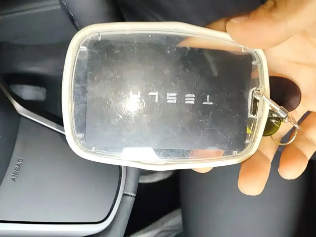 Tesla Model 3 — фото 2