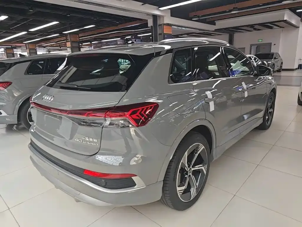 Audi Q4 e-tron — фото 10