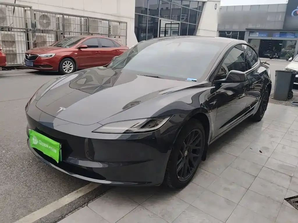 Tesla Model 3 — фото 10