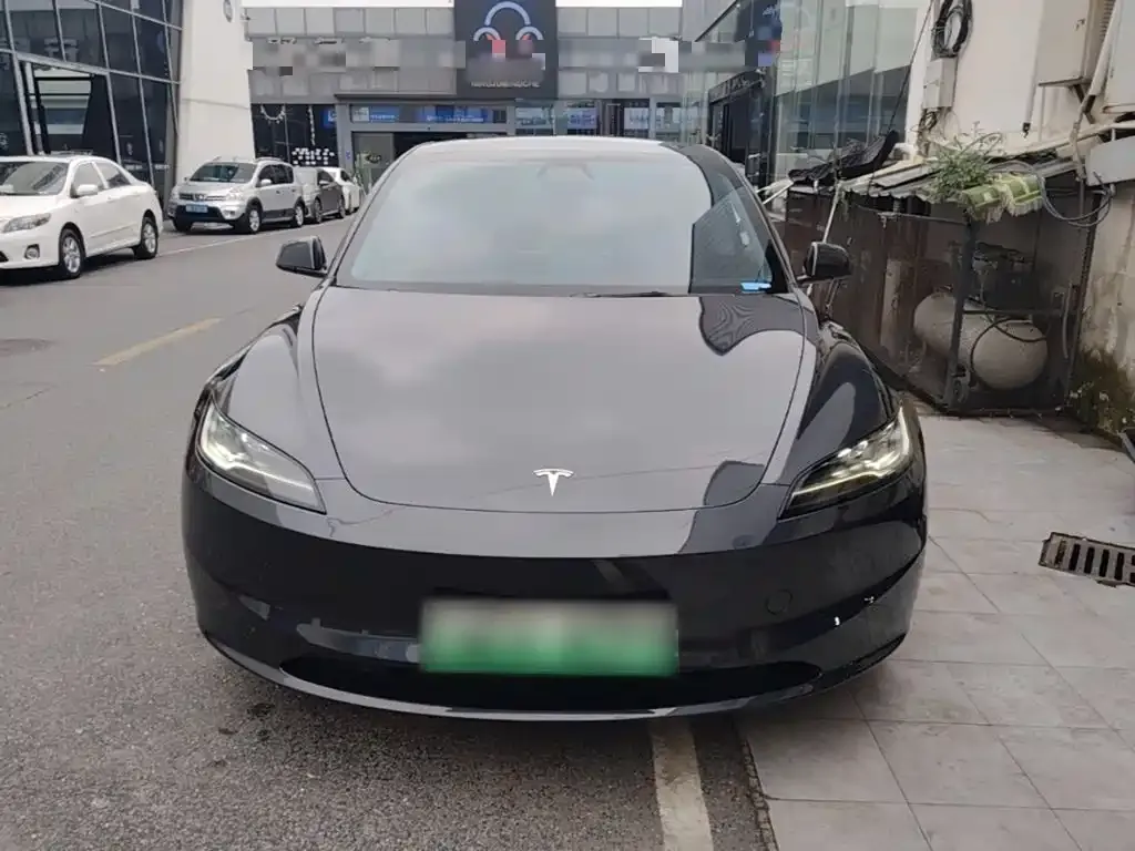 Tesla Model 3 — фото 7