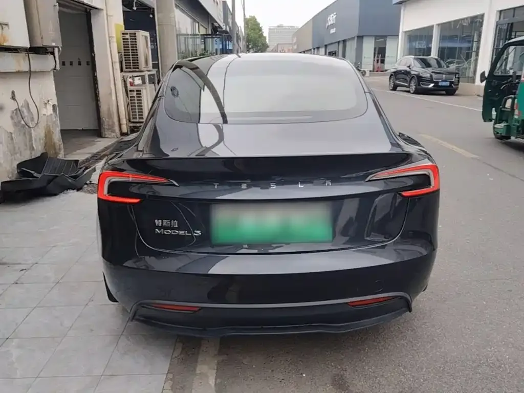 Tesla Model 3 — фото 3