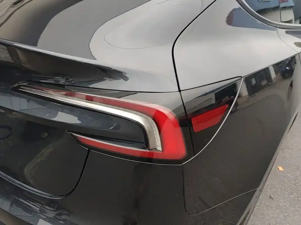 Tesla Model 3 — фото 4