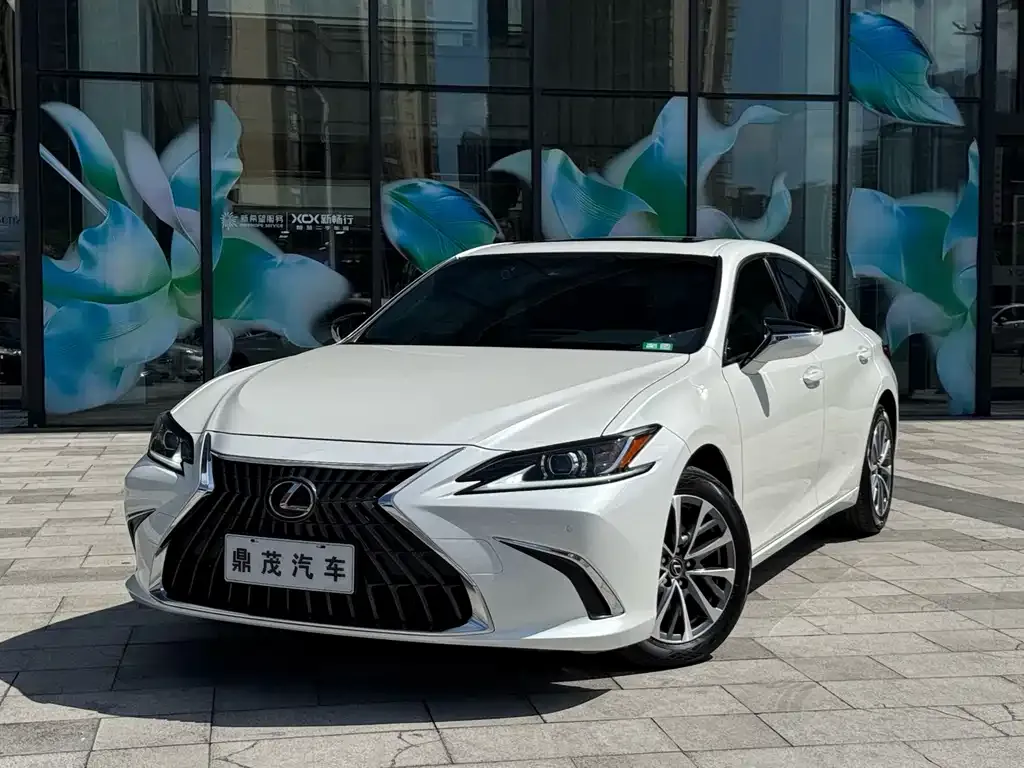 Lexus ES — фото 1