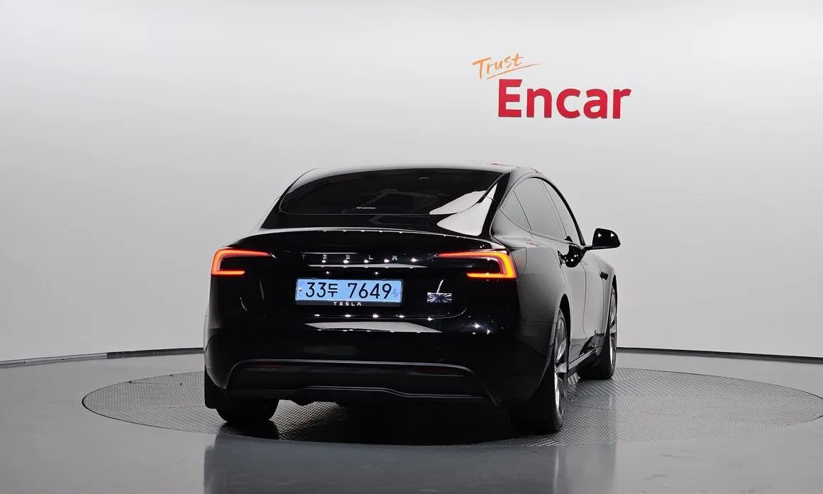Tesla Model 3 — фото 4