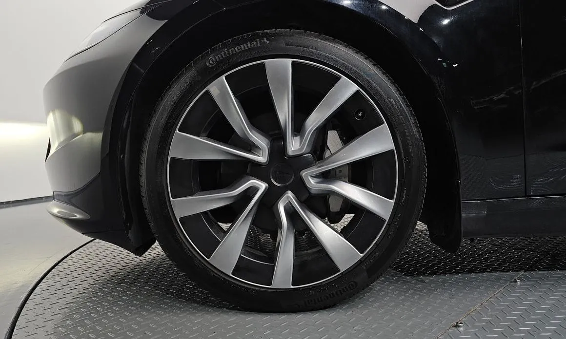 Tesla Model 3 — фото 10
