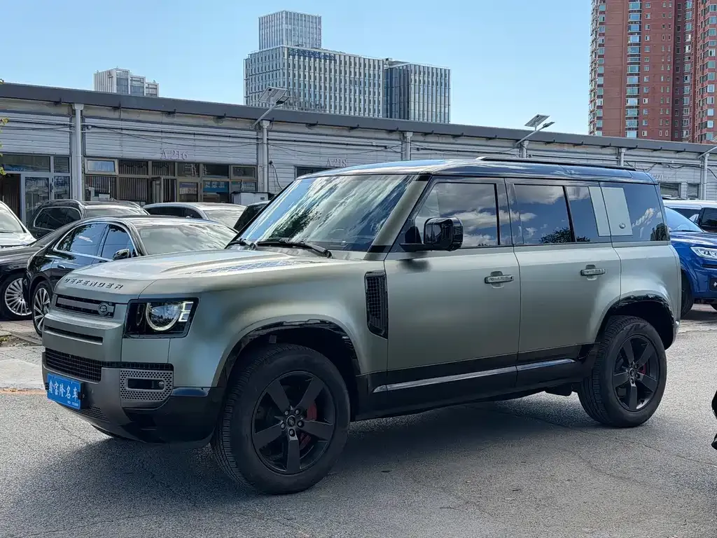 Land Rover Defender — фото 1
