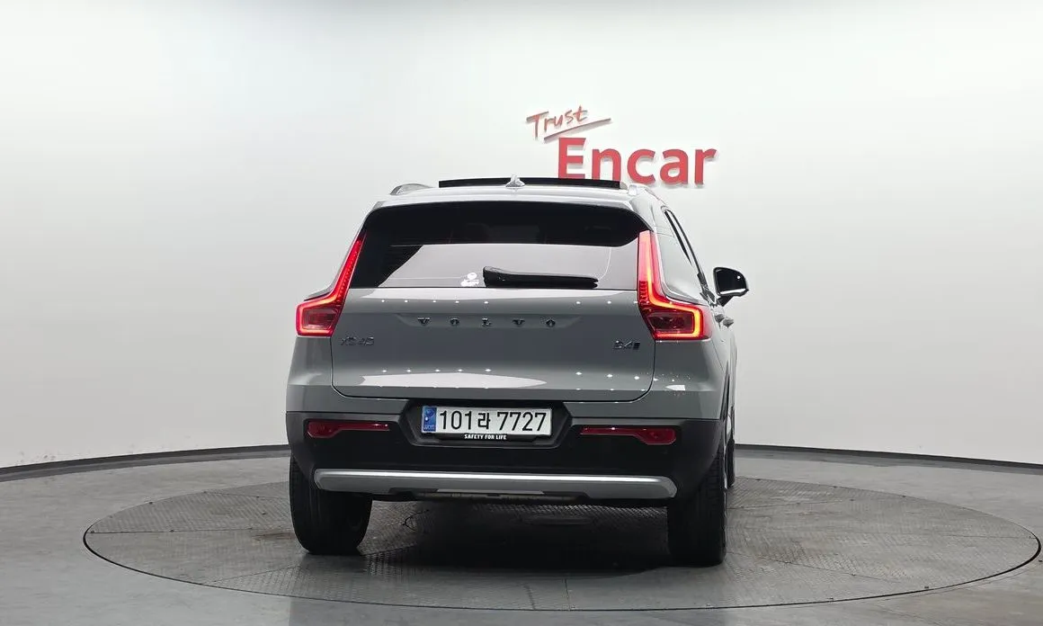 Volvo XC40 — фото 4