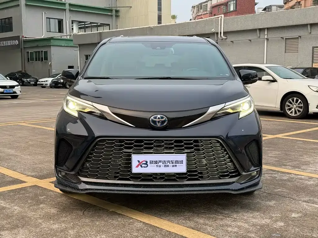 Toyota Granvia — фото 3