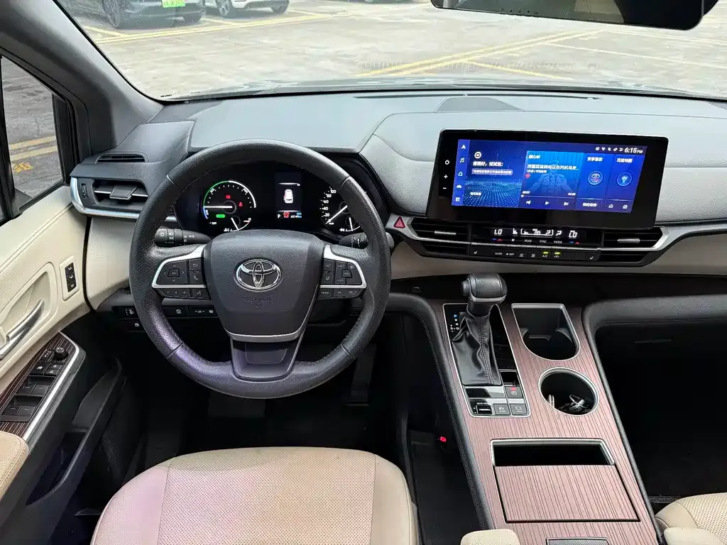 Toyota Granvia — фото 10