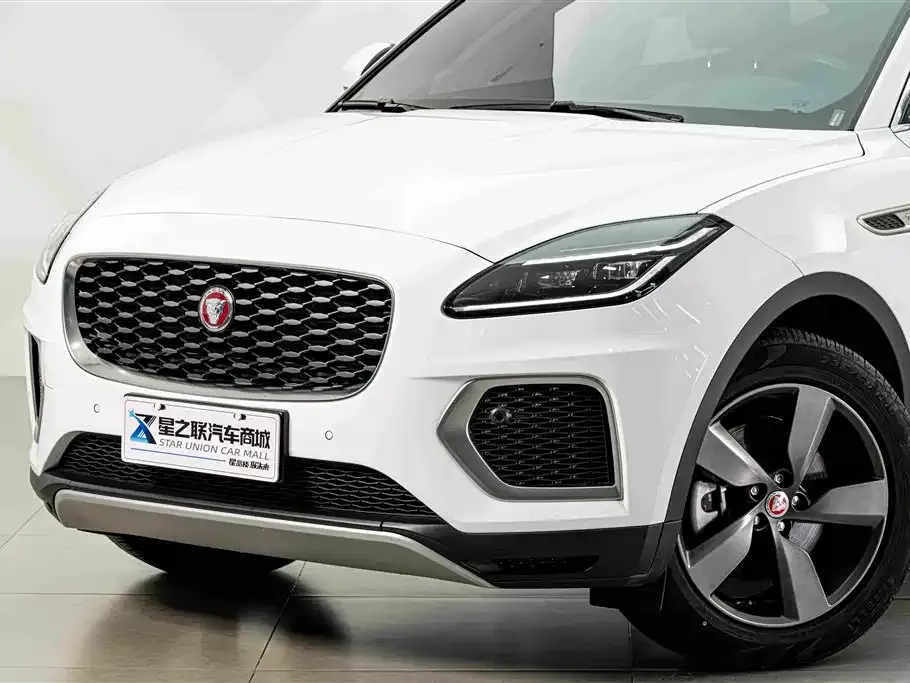 Jaguar E-PACE — фото 9