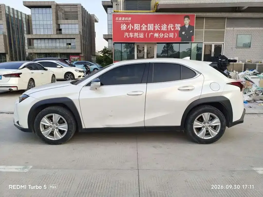 Lexus UX — фото 9