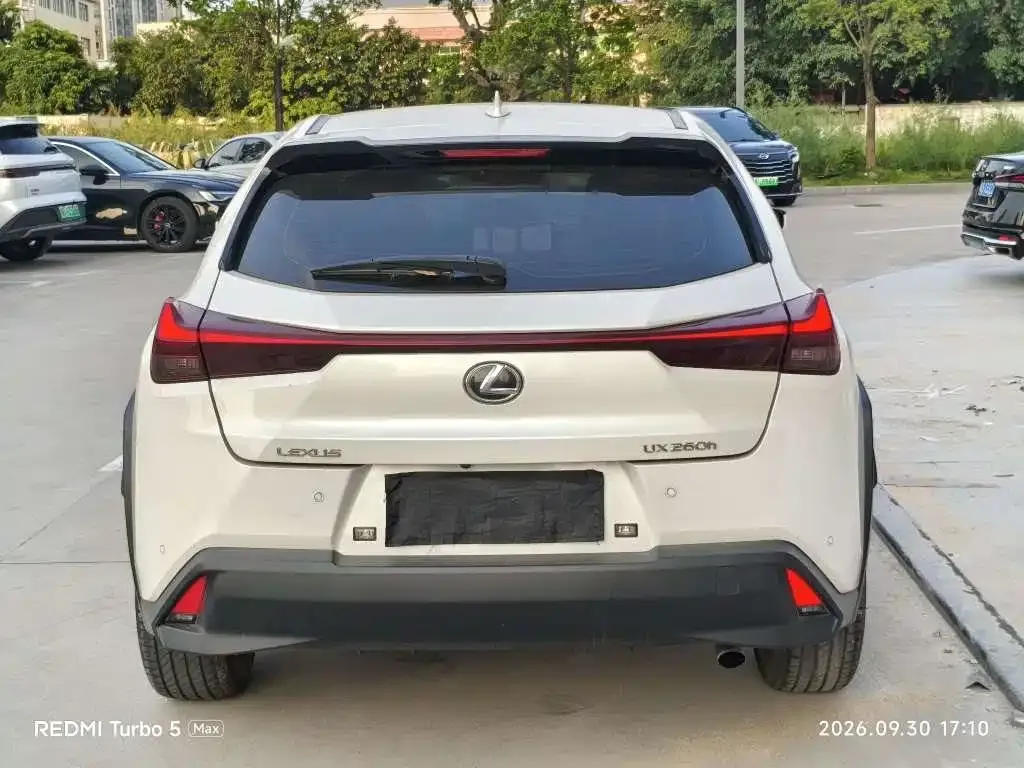 Lexus UX — фото 7