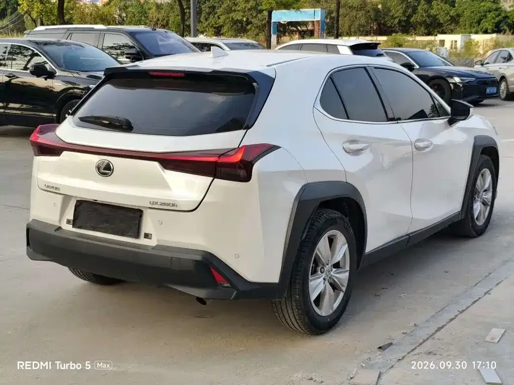 Lexus UX — фото 8