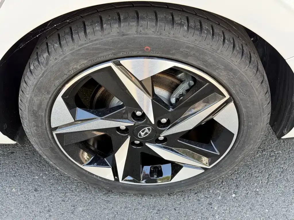 Hyundai Elantra — фото 6