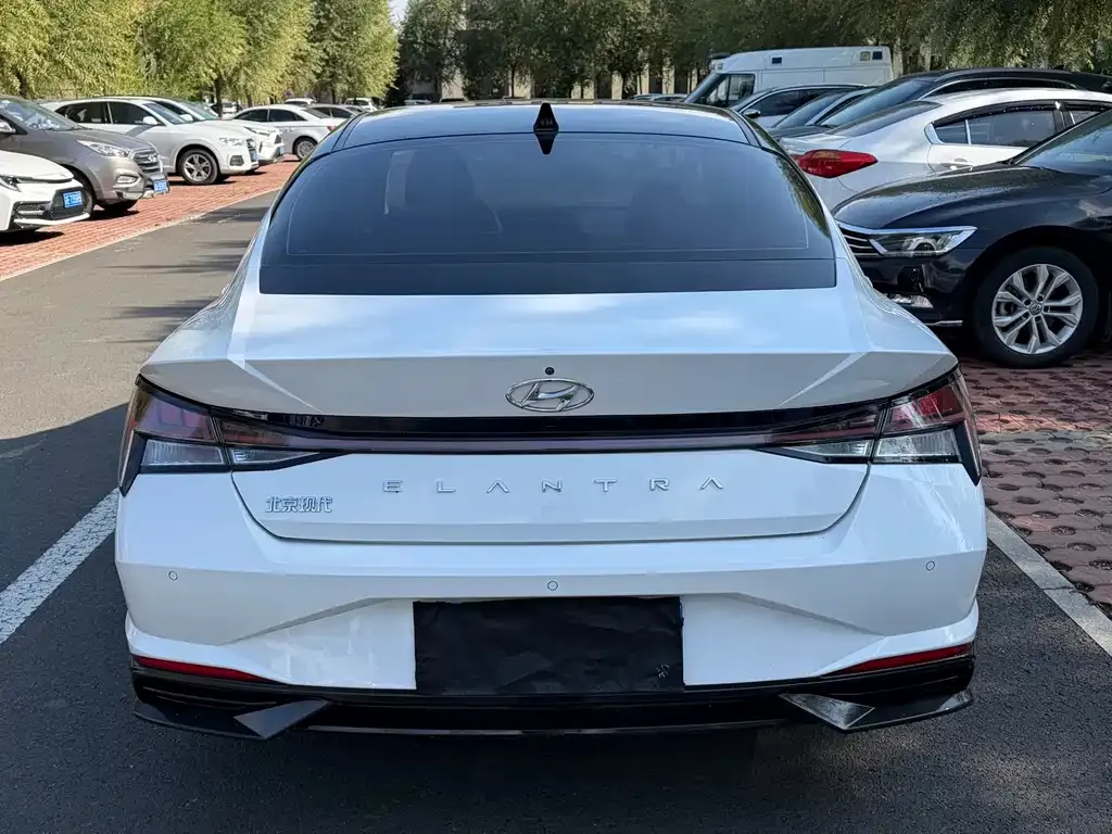 Hyundai Elantra — фото 10