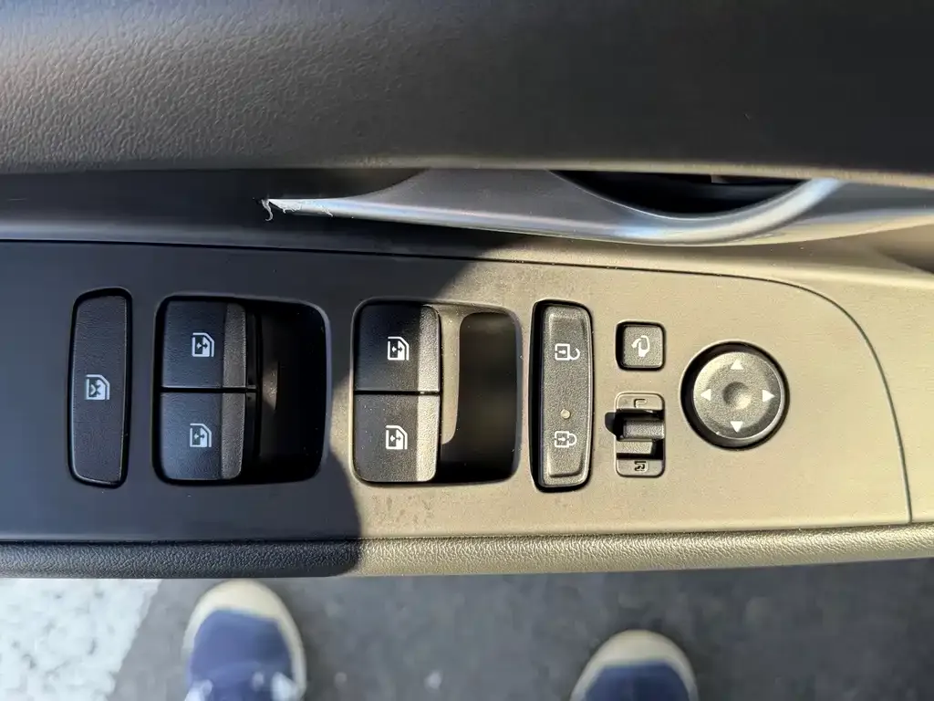 Hyundai Elantra — фото 3