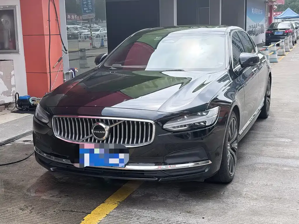 Volvo S90 — фото 1