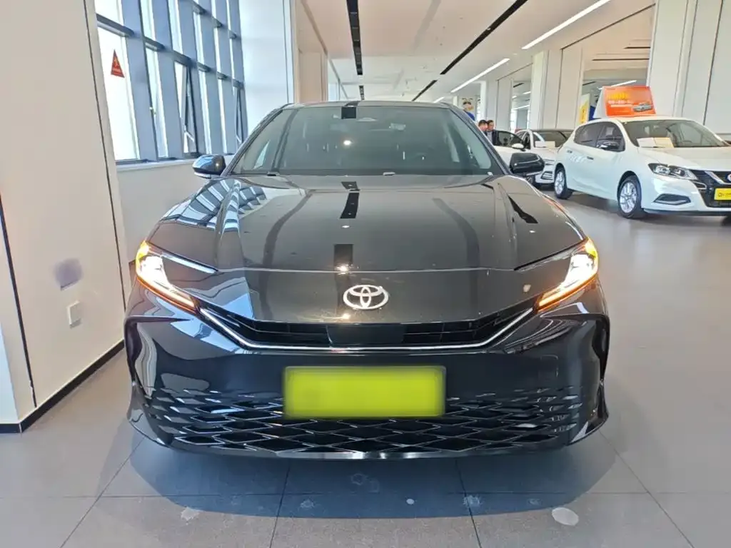 Toyota Camry — фото 7