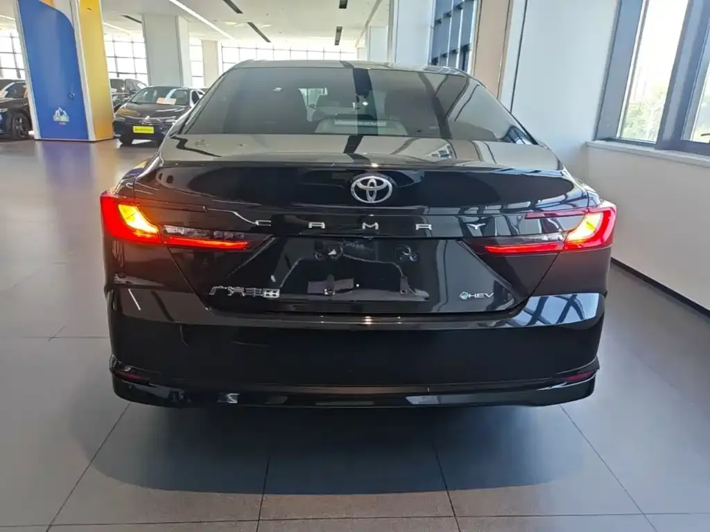 Toyota Camry — фото 4