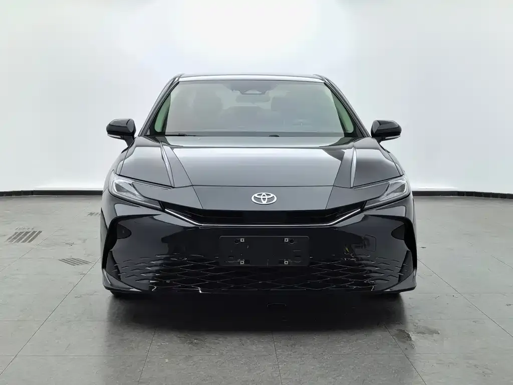 Toyota Camry — фото 3