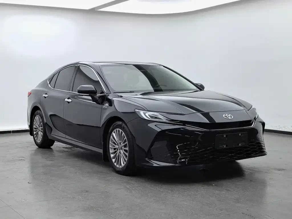 Toyota Camry — фото 9