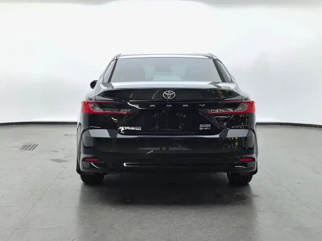 Toyota Camry — фото 10