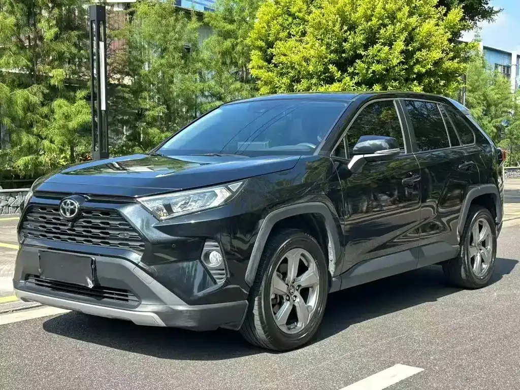 Toyota RAV4 — фото 1