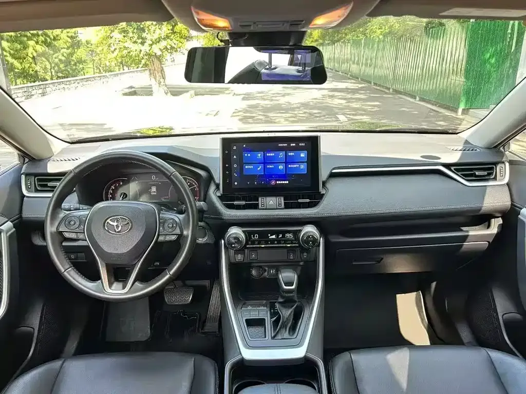 Toyota RAV4 — фото 4