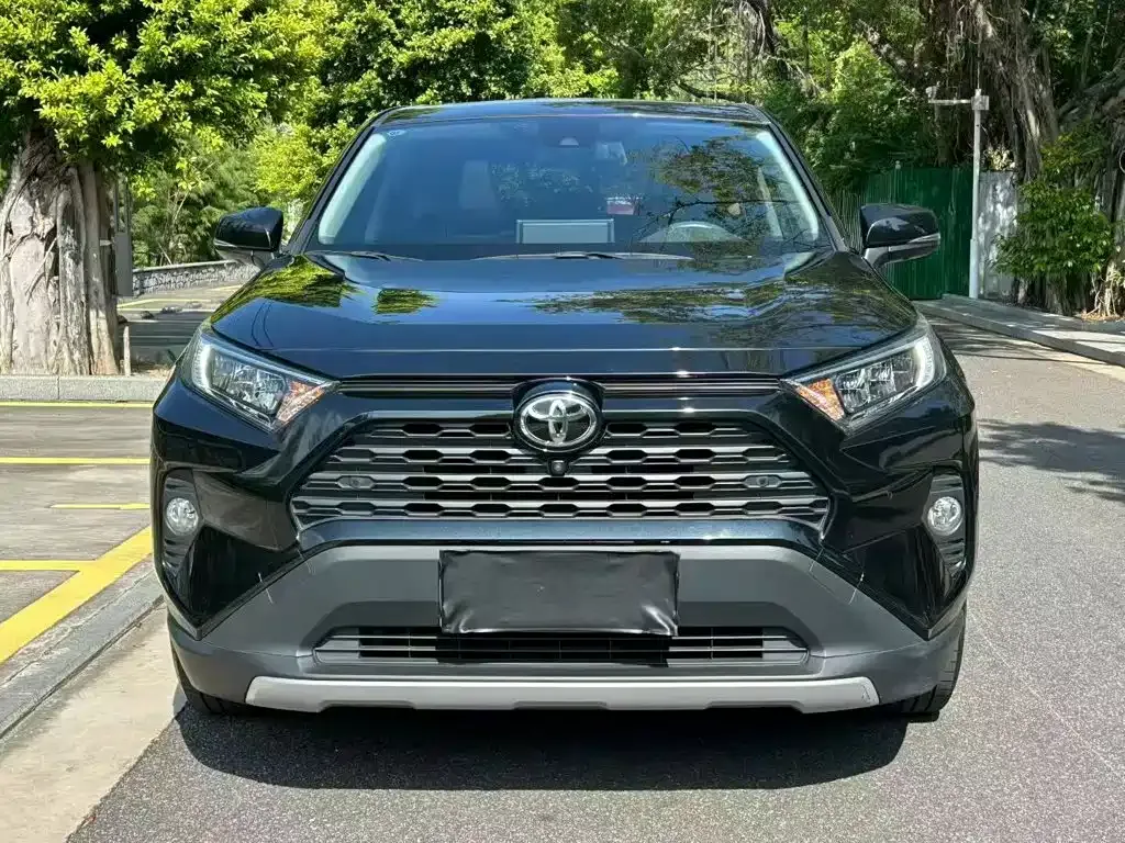 Toyota RAV4 — фото 7