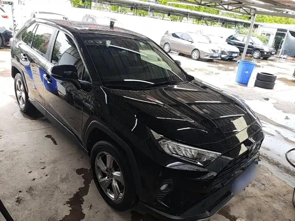 Toyota RAV4 — фото 2