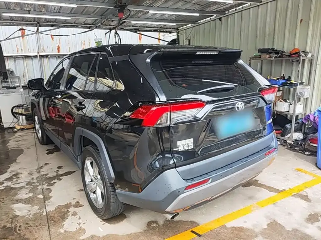 Toyota RAV4 — фото 6