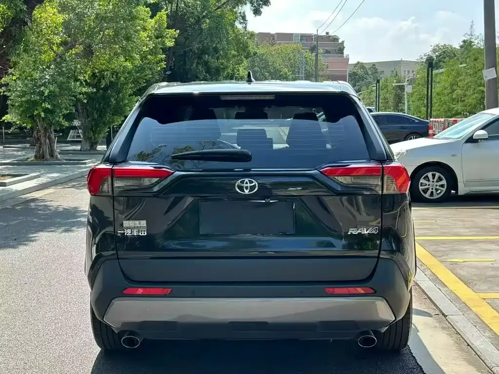 Toyota RAV4 — фото 10