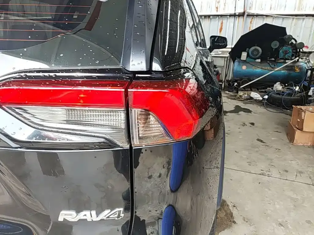 Toyota RAV4 — фото 5