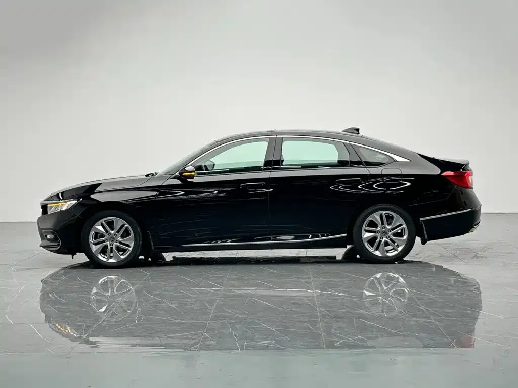 Honda Accord — фото 10