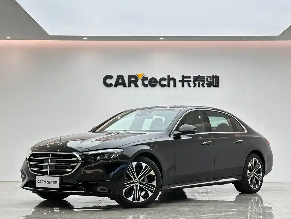 Mercedes-Benz E-Class — фото 1