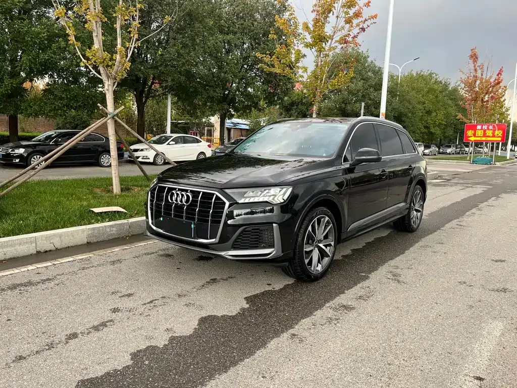 Audi Q7 — фото 1
