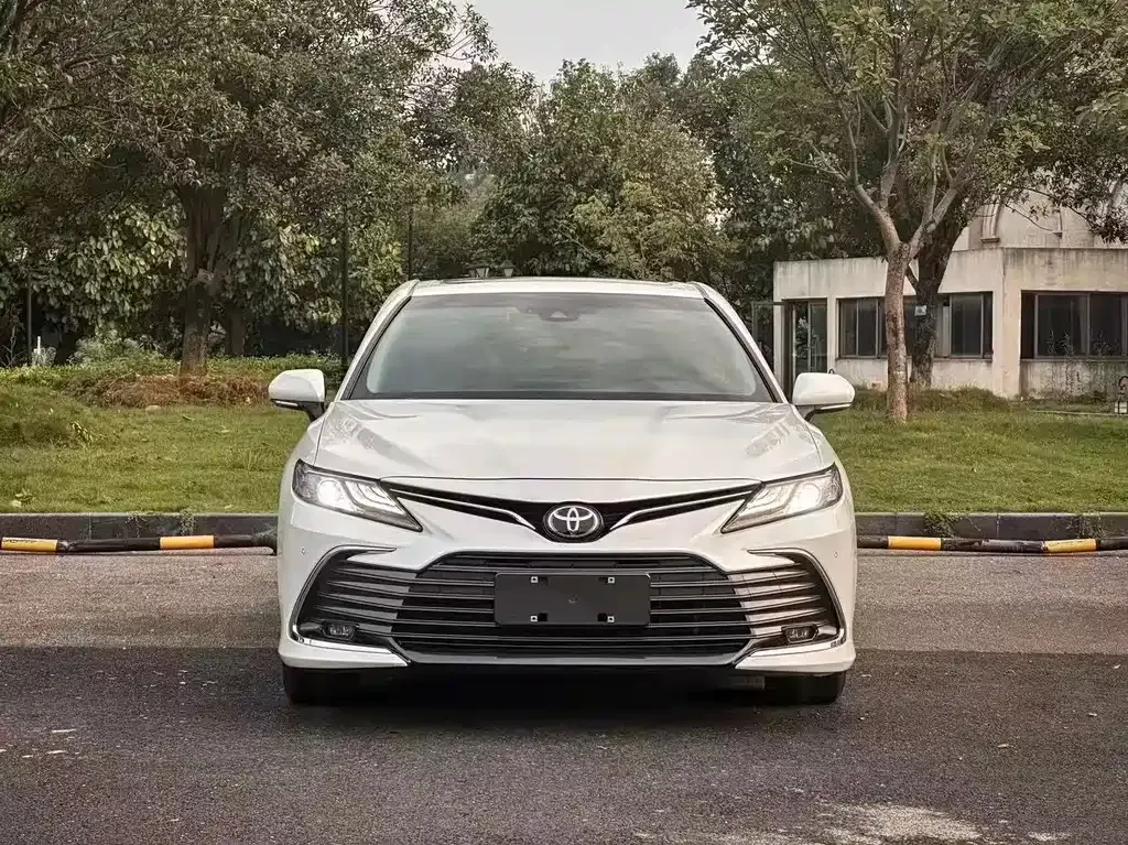 Toyota Camry — фото 5