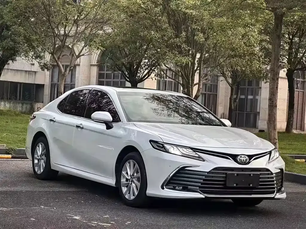 Toyota Camry — фото 9