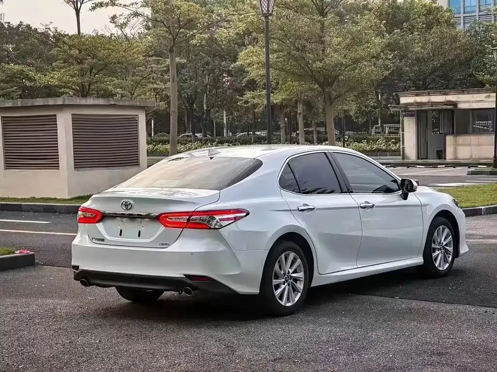 Toyota Camry — фото 8