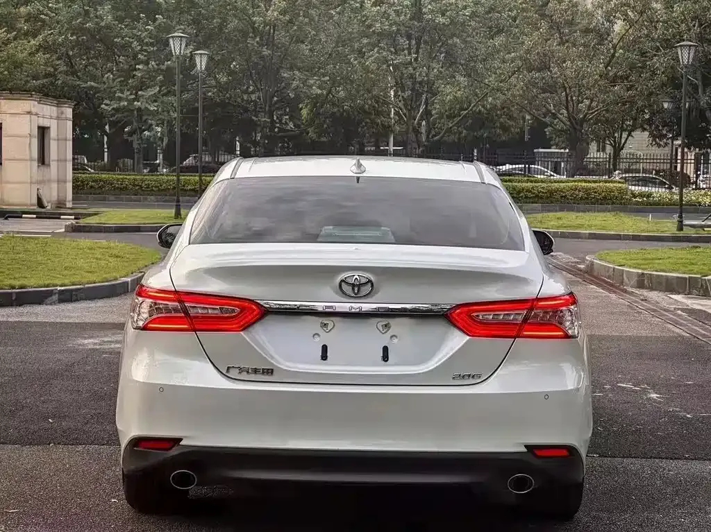 Toyota Camry — фото 6