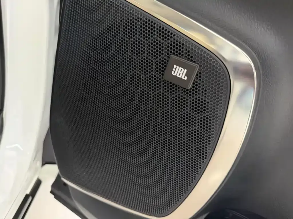 Toyota Alphard — фото 2