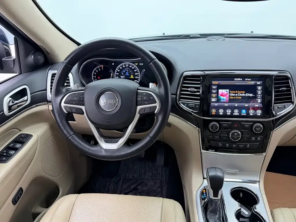 Jeep Grand Cherokee (Import) — фото 10