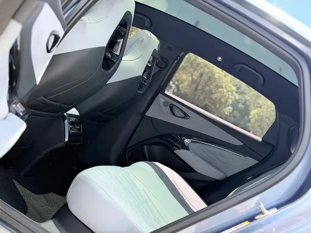BYD Seal — фото 10