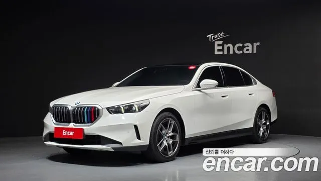 BMW 5-Series — фото 1