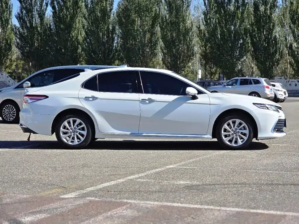 Toyota Camry — фото 4