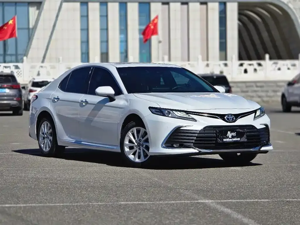 Toyota Camry — фото 8