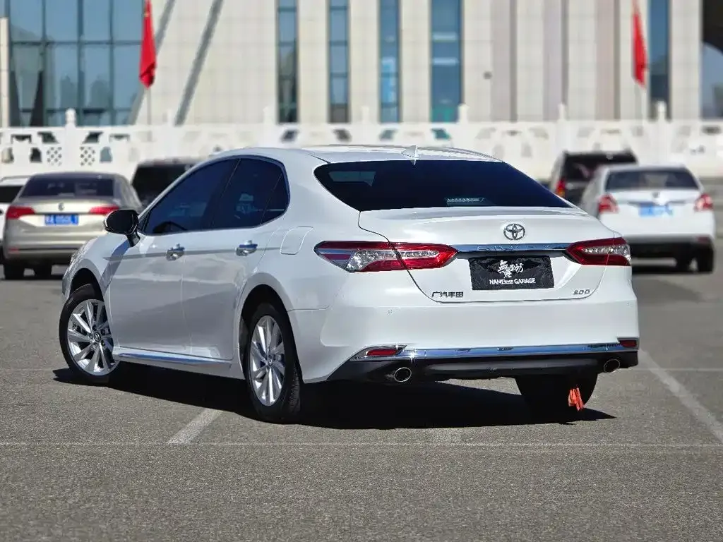 Toyota Camry — фото 6